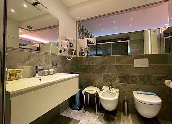 International Beach Hotel 1