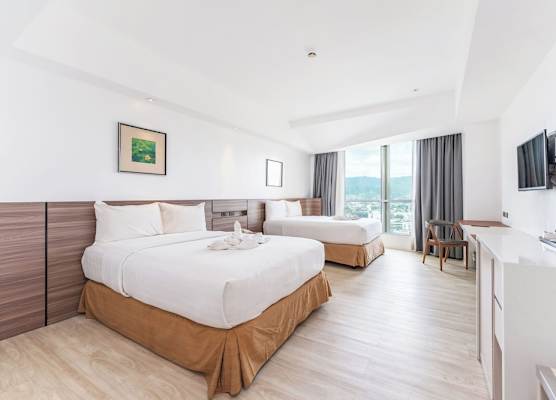 Crown Regency Hotel & Towers 1