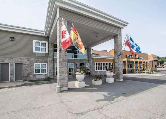 Econo Lodge Inn & Suites 1