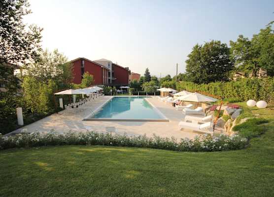 Red's Redaelli Hotel 1