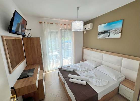 Brian Hotel 1