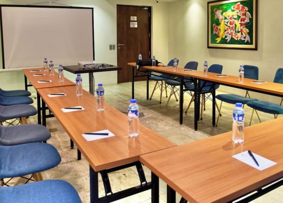 Ramada Encore by Wyndham Makati 1