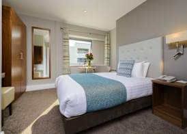 Scott's Hotel 4