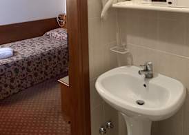 Hotel Villa Sara with pool and parking near Venice 3
