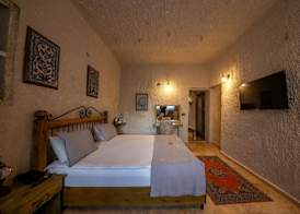 Majestic Cave House 4