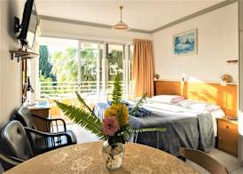 Apollonia Hotel Apartments 4