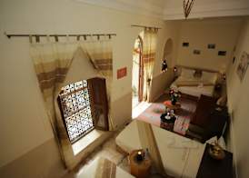 Riad white flowers 4