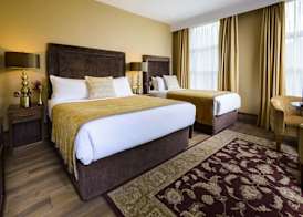 The Lake Hotel 4