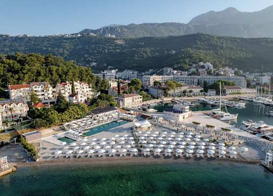 Lazure Hotel & Marina 1