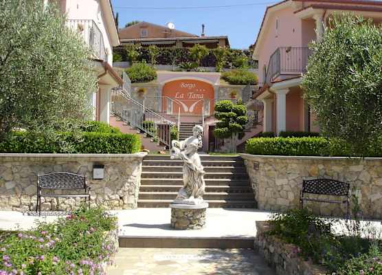 Hotel Ristorante Borgo La Tana 1
