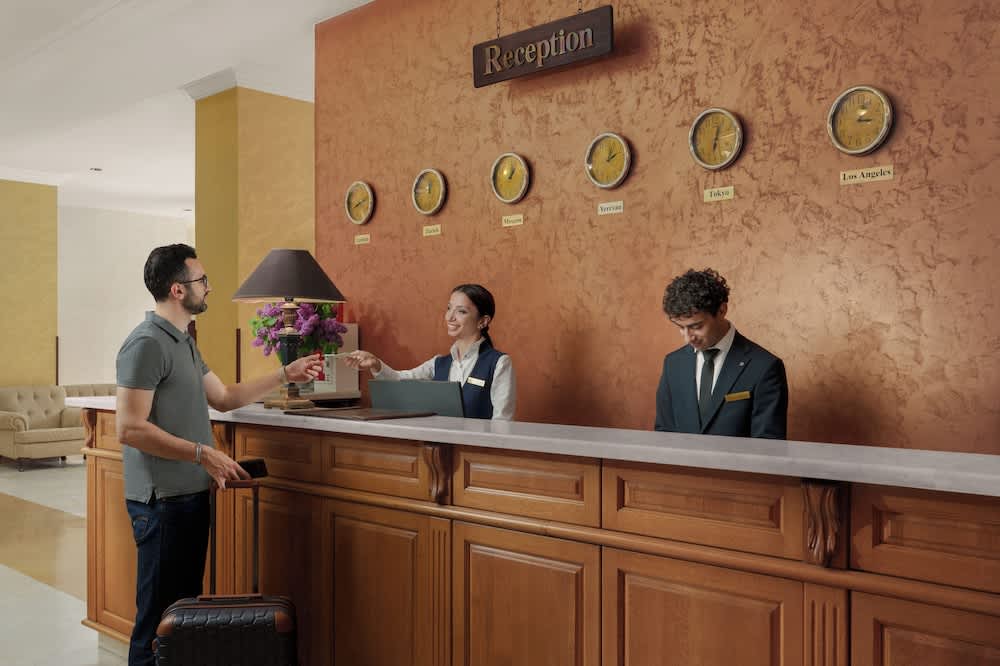 Ani Plaza Hotel 3