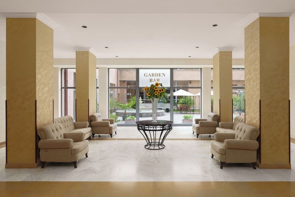 Ani Plaza Hotel 4