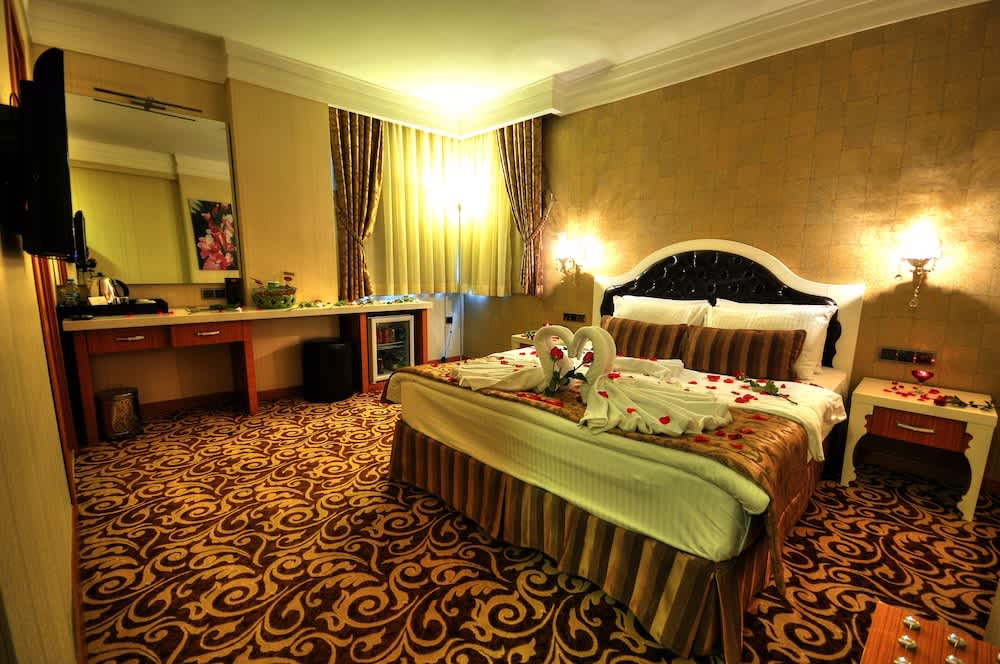 Golden Deluxe Hotel 4