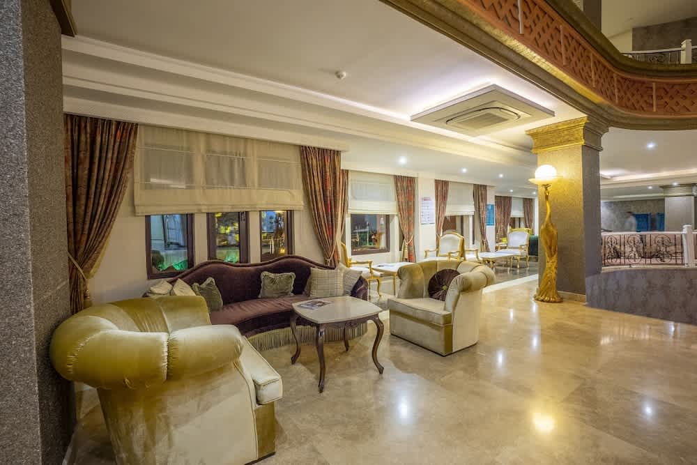 Azka Hotel 5