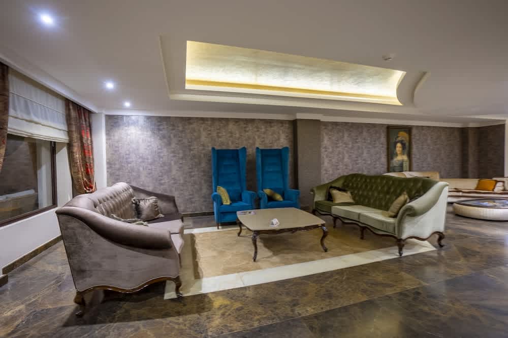 Azka Hotel 4