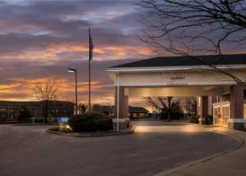 Hampton Inn & Suites Newtown 2