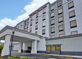 Hampton Inn & Suites Newark-Harrison-Riverwalk 2