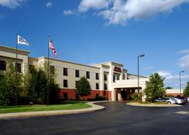 Hampton Inn & Suites Kalamazoo-Oshtemo 2