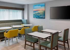 Hampton Inn Coventry-Warwick Area 5