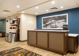 Hampton Inn Newport 4