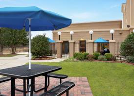 Hampton Inn & Suites Pine Bluff 5