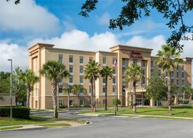 Hampton Inn & Suites Deland 3