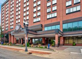DoubleTree by Hilton Lansing 3