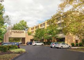 DoubleTree by Hilton Columbia 3