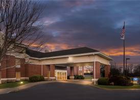 Hampton Inn & Suites Newtown 4