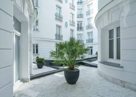 Maison Astor Paris, Curio Collection by Hilton 4