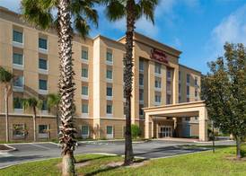 Hampton Inn & Suites Deland 2