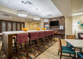 Hampton Inn Newport 5