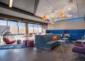 Tru by Hilton Naperville 4