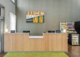Spark by Hilton Portland Airport Maine Mall 3