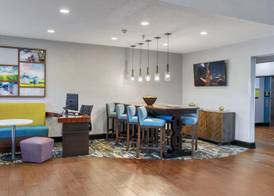 Hampton Inn Elkhart 3