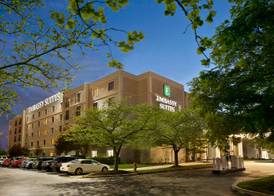 Embassy Suites by Hilton Philadelphia Airport 4