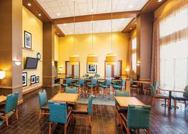 Hampton Inn & Suites Chesapeake-Square Mall 4