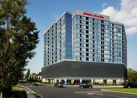 Hampton Inn & Suites Teaneck/Glenpointe 3