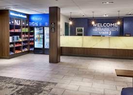 Hampton Inn Newark Airport 2