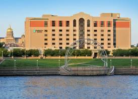 Embassy Suites Des Moines Downtown 5