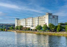 Hampton Inn & Suites Newark-Harrison-Riverwalk 5