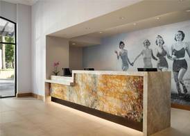 Hotel Zessa Orange County Airport, a DoubleTree by Hilton 5