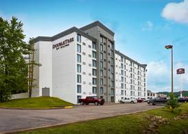 DoubleTree by Hilton Pittsburgh-Meadow Lands 4