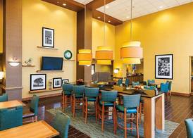Hampton Inn & Suites Chesapeake-Square Mall 2
