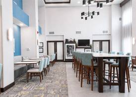Hampton Inn & Suites Chicago/St. Charles 3