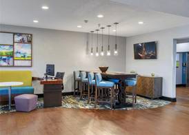 Hampton Inn Elkhart 5