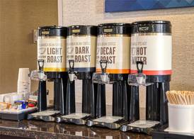 Hampton Inn Elkhart 3