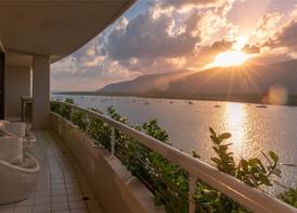 Hilton Cairns 4