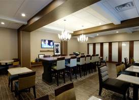 Hampton Inn Green Bay Downtown 5