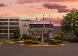 DoubleTree by Hilton Williamsburg 4